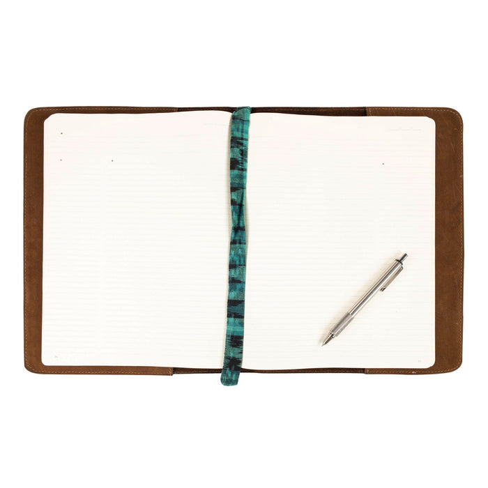 A detailed view of the Journal Cover for (8.5 x 11 in.) Moleskine Cahier XXL by Hide & Drink, featuring its chic design and robust leather quality. Ideal for anyone looking for a fine leather accessory, handmade in La Antigua Guatemala & Oaxaca Mexico.