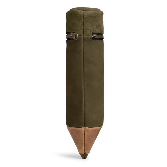 Side view of the Hide & Play Pencil-Shaped Case, a unique accessory for pens, pencils, and markers. This zippered bag, crafted from full grain leather, is ideal for organizing office tools while maintaining a stylish look. Experience artisan quality with handmade production from La Antigua Guatemala & Oaxaca Mexico.