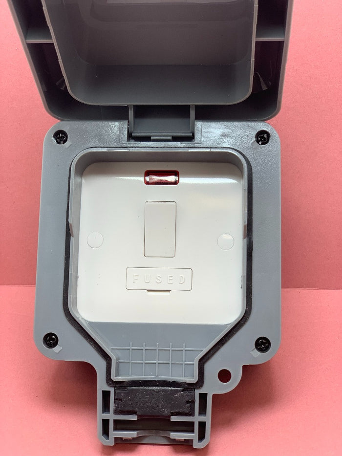 Quadrant Weatherproof 1 Gang Switched Spur IP65 Rating - QD-IP65SP