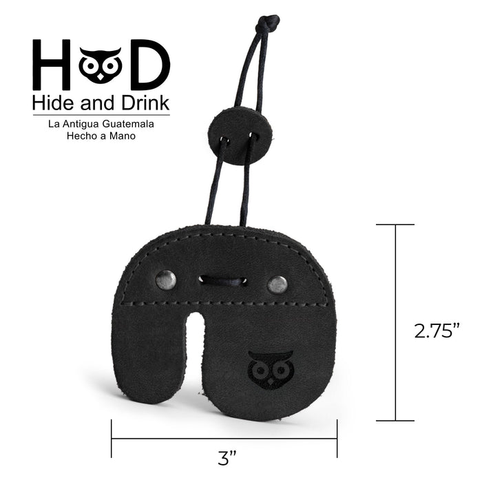 The Right Handed Archery Finger Protector by Hide & Drink, along with measuring dimensions, emphasizing its practical design. An essential Archery Finger Tab for protecting fingers during archery practice, crafted from Full Grain Leather. This protector highlights the artistry of Small Batch Production with Hand Cut and Hand Sewn techniques, with fire branding, proudly crafted in La Antigua Guatemala & Oaxaca Mexico.