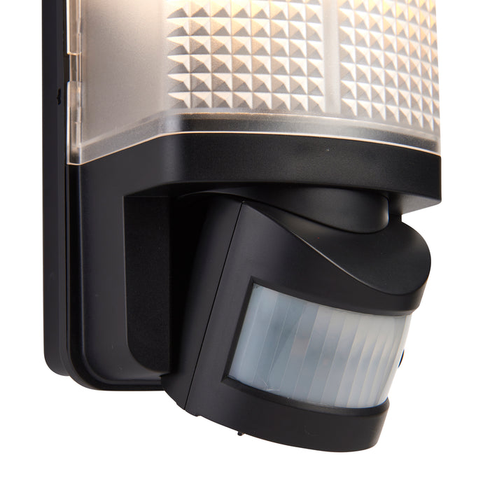 Saxby 48739 Motion PIR 1lt wall IP44 60W