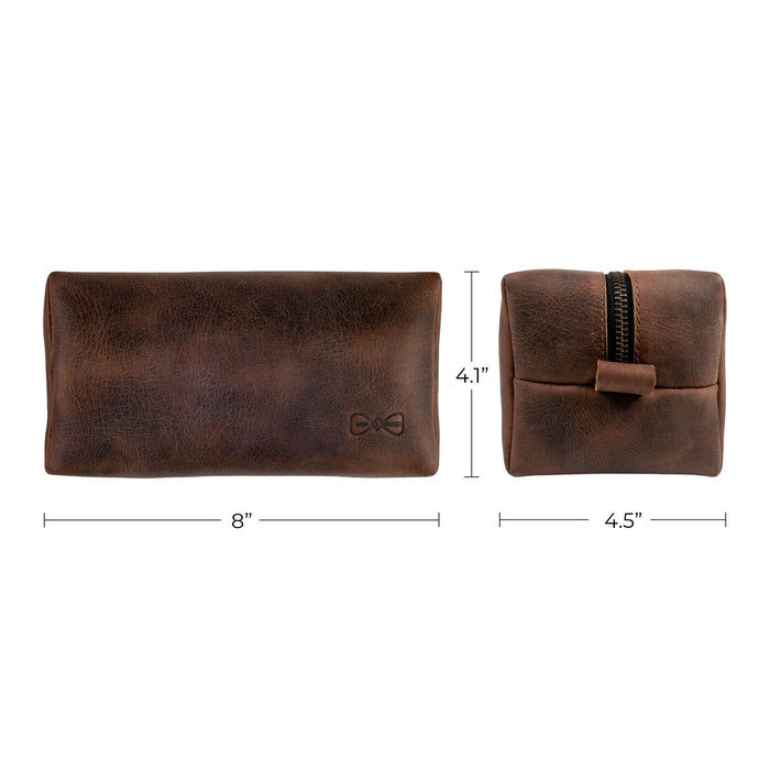 Hide & Groom's rustic toiletry bag for groomsmen displayed with its packaging, emphasizing the artisanal touch and quality. This full grain leather bag is perfect for wedding ceremonies, showcasing small batch production by artisans in La Antigua Guatemala.
