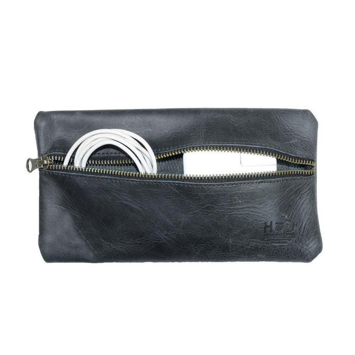 Hide & Drink Utility Cord Pouch giving a view of its practical zipper and elegant finish. This pouch serves as a great utility & charger case for MacBook, iPad & Laptop and excels as a cable organizer, reflecting artisan quality made in La Antigua Guatemala & Oaxaca Mexico.