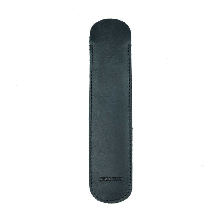 The Vintage Pen Sleeve by Hide & Drink captures attention with its rich, earthy tones and handcrafted elegance. A stylish accessory for any bookworm, highlighting the importance of artisan workmanship.